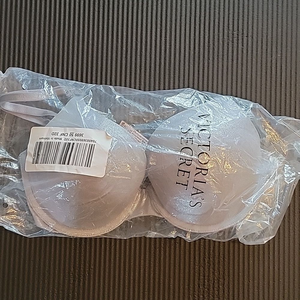 Victoria's Secret Bra - Picture 2 of 5